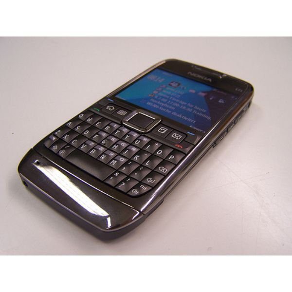 Nokia E71 Refurbished Keypad Mobile Phone with 3.2 MP Camera - Image 4